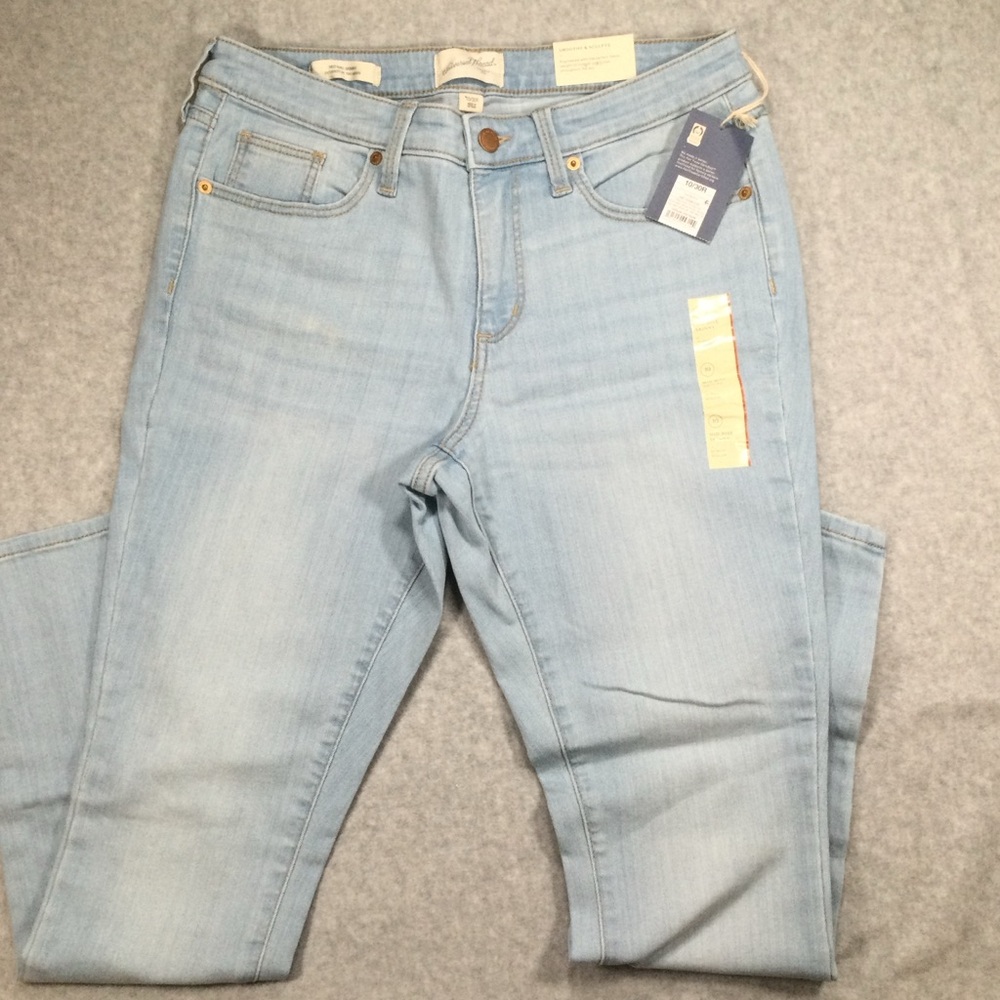 Universal Thread Mid Rise Skinny Light Blue Jeans
